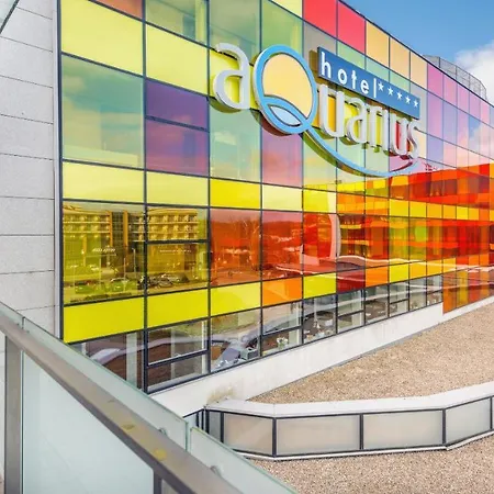 Aquarius, Sun & Snow *