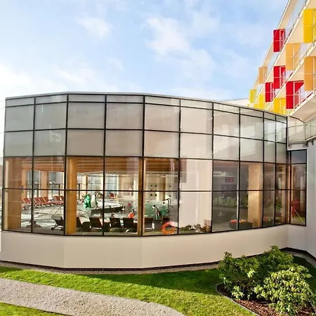 Aquarius, Sun & Snow